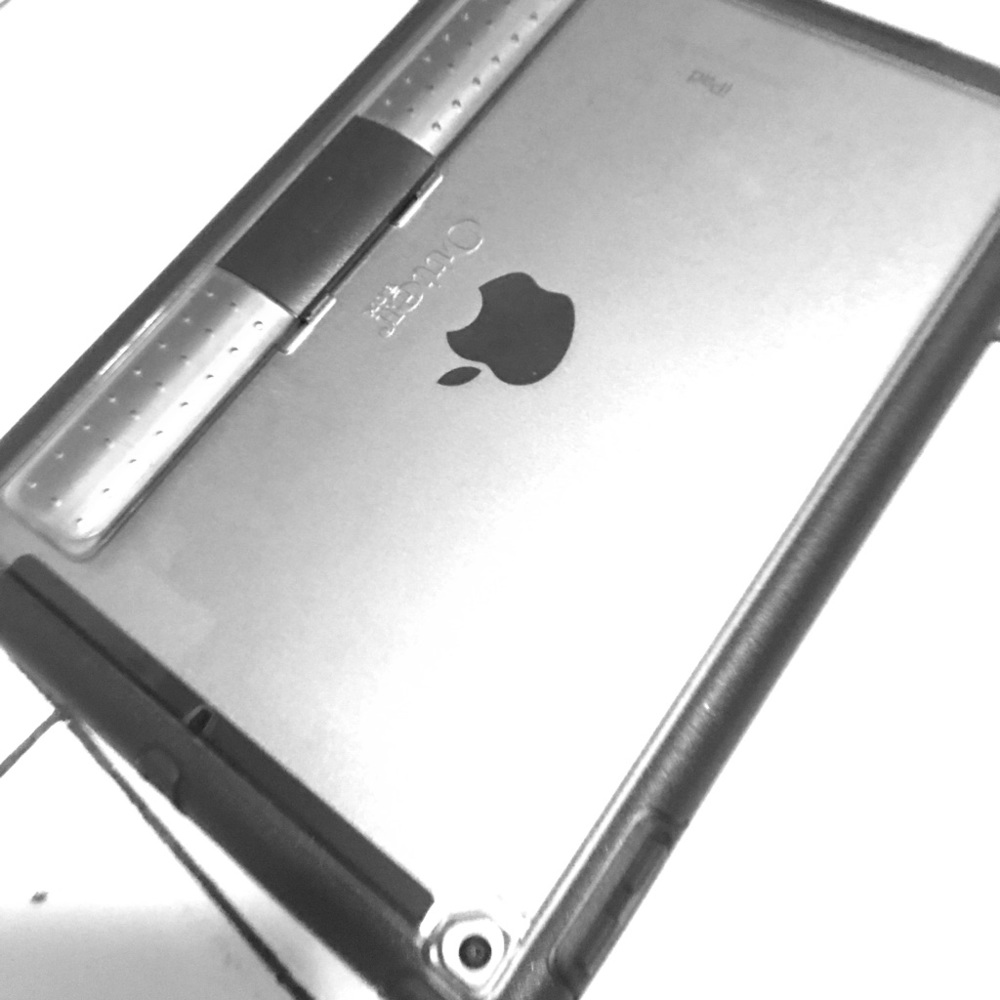 Case Otterbox /for iPad/gen 6/ 5/9.7” Good Cond